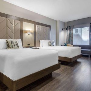Kamer met een Queen Size Bed met de Toegang voor Gehandicapten